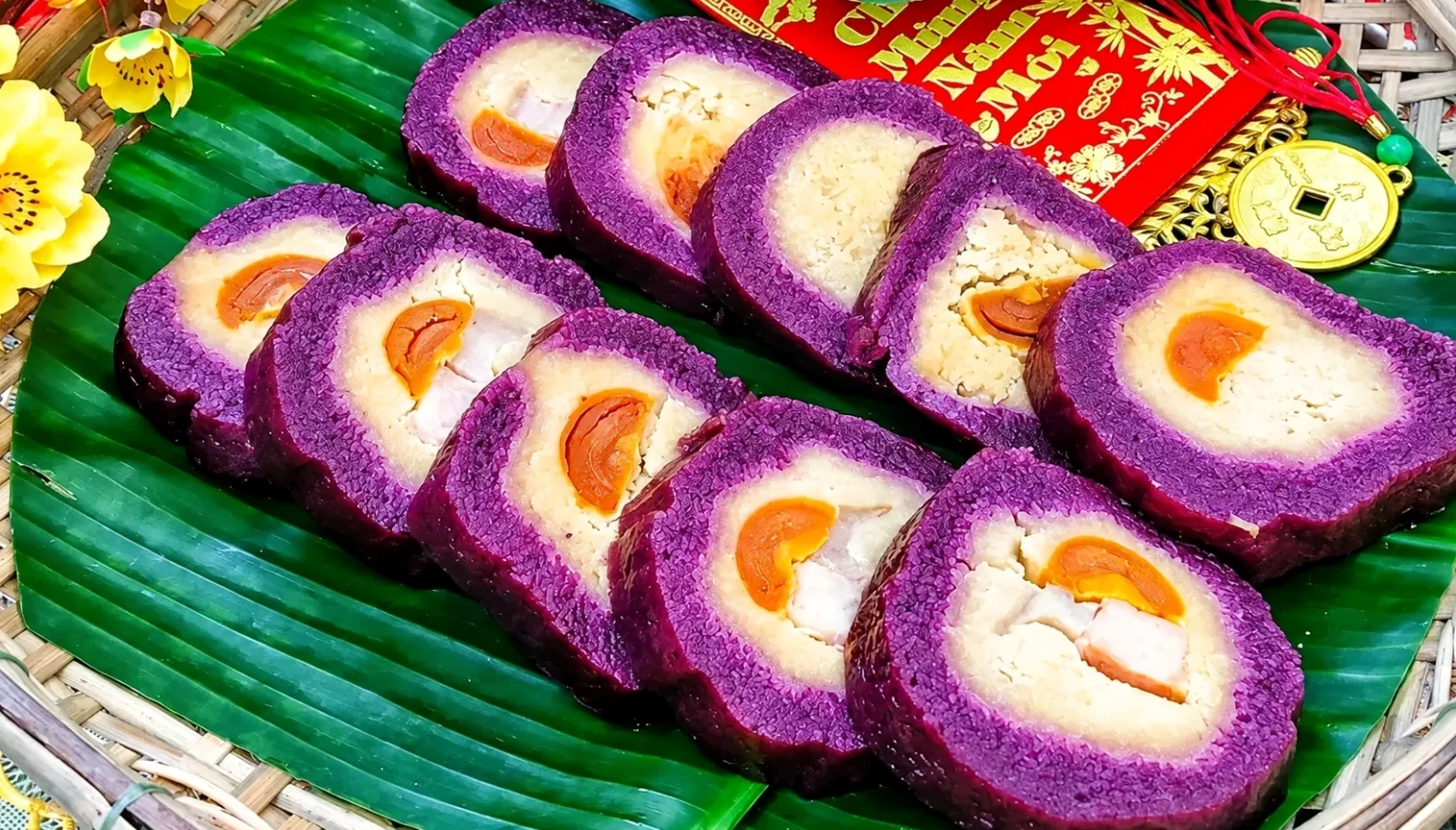 Bánh tét lá cẩm - đặc sản Cần Thơ