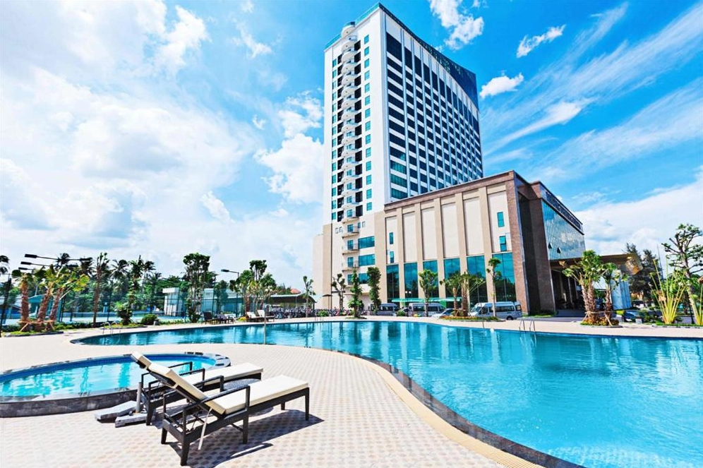 Bến Ninh Kiều lung linh về đêm