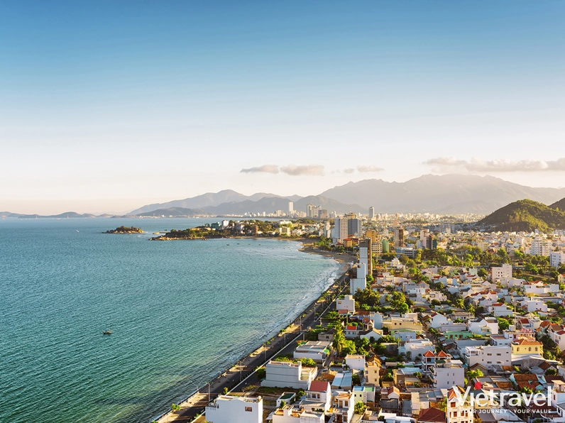 Cảnh biển Nha Trang về đêm