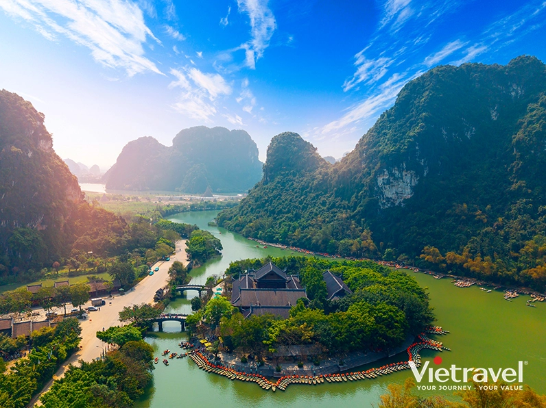 Cánh đồng lúa chín vàng tại Ninh Bình