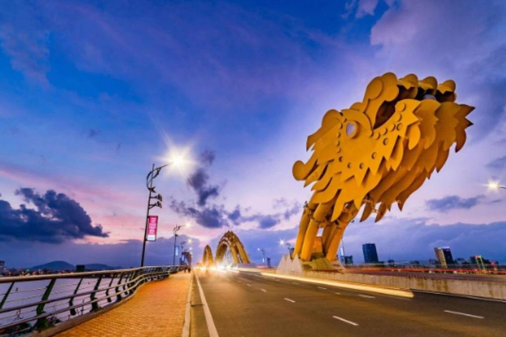 Cầu Rồng Đà Nẵng - biểu tượng rực lửa về đêm