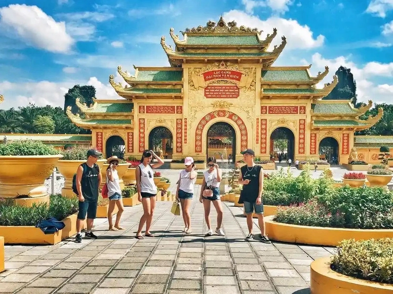 Chi tiết giá vé Khu Du lịch Đại Nam cập nhật mới nhất 2026 - Hồ tạo sóng