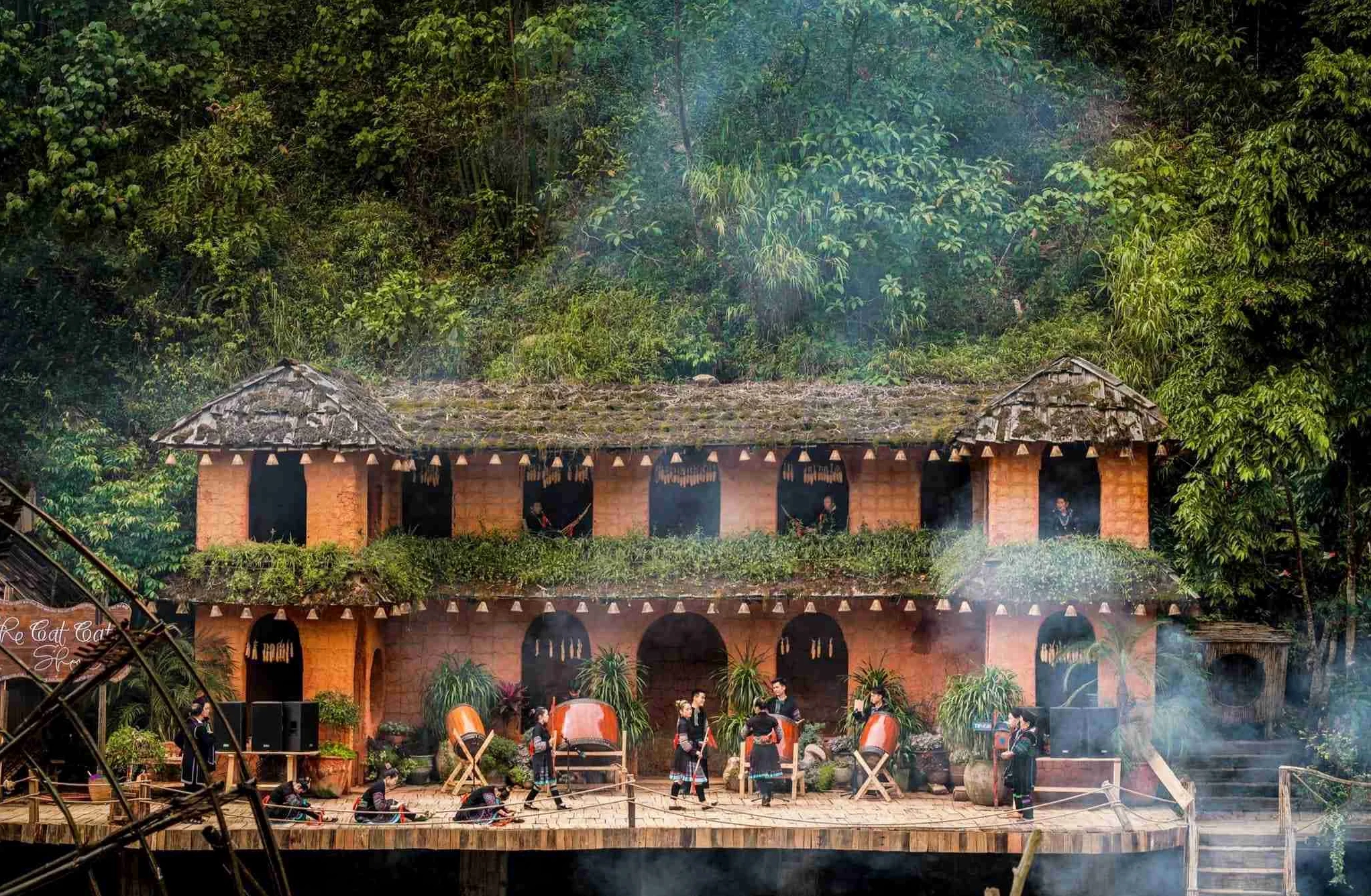 Chợ phiên Sapa với nhiều sắc màu văn hóa và sản vật địa phương