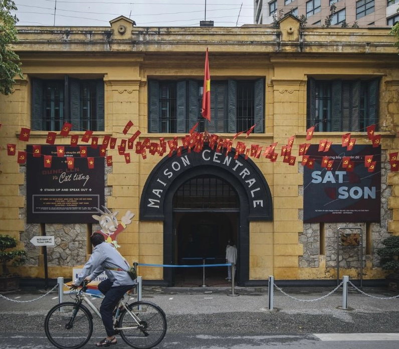 Cổng Đoan Môn uy nghiêm trong Hoàng thành Thăng Long, một địa điểm vui chơi Hà Nội giàu giá trị lịch sử.