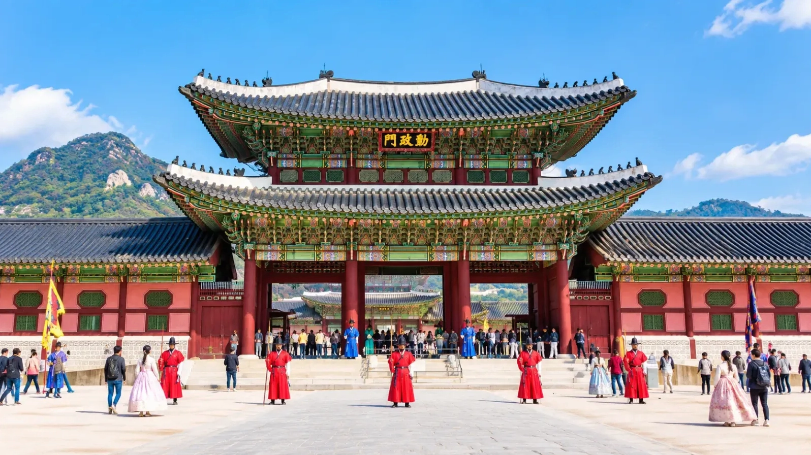 Cung điện Gyeongbokgung tráng lệ tại Seoul khi du lịch Hàn Quốc
