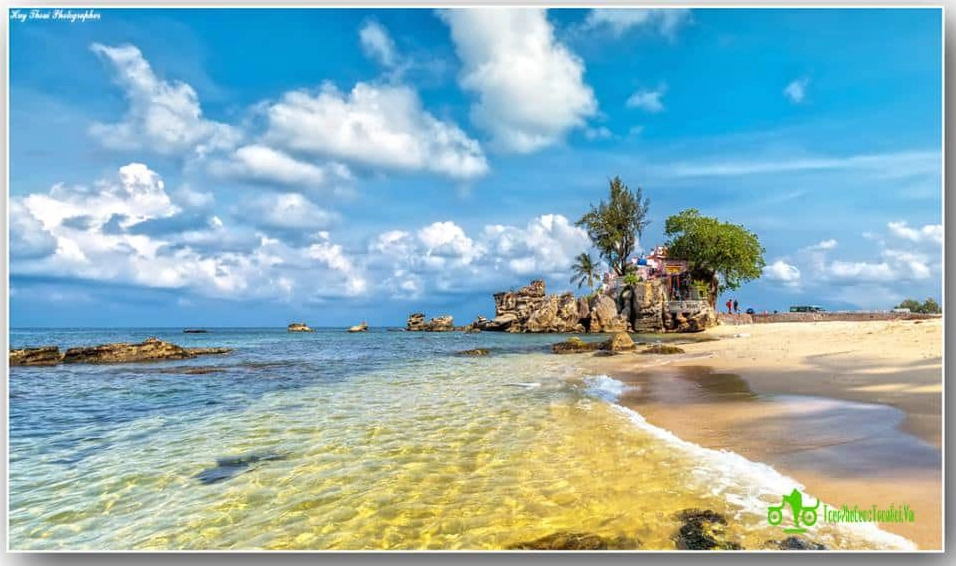 Dinh Cậu Phú Quốc nhìn từ xa
