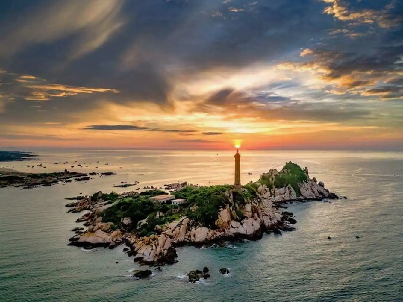 Hải Đăng Kê Gà - ngọn hải đăng cổ kính.