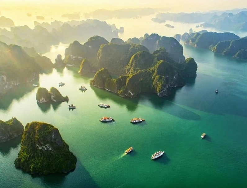 Hồ Gươm và Tháp Rùa lung linh về đêm