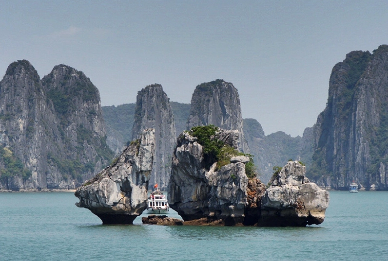 Hòn Trống Mái, biểu tượng Vịnh Hạ Long