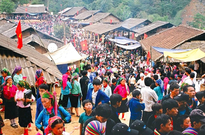 Không khí nhộn nhịp tại Chợ tình Khau Vai