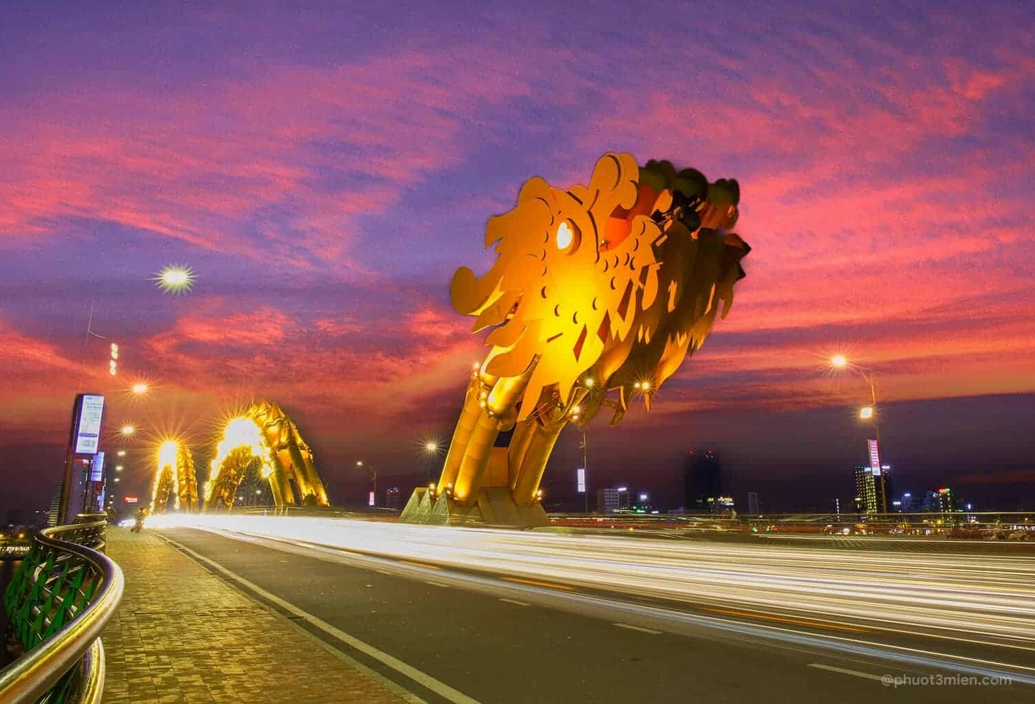 Không khí sôi động tại Chợ Đêm Helio