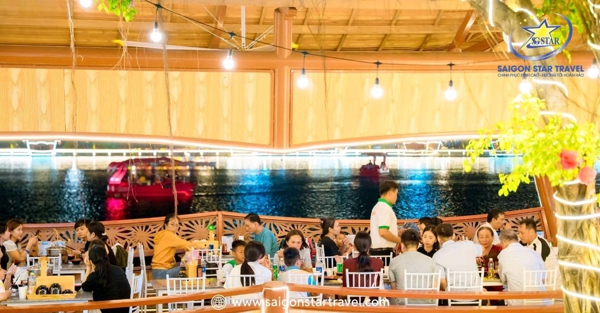 Khu vực ăn uống tại Sơn Tiên