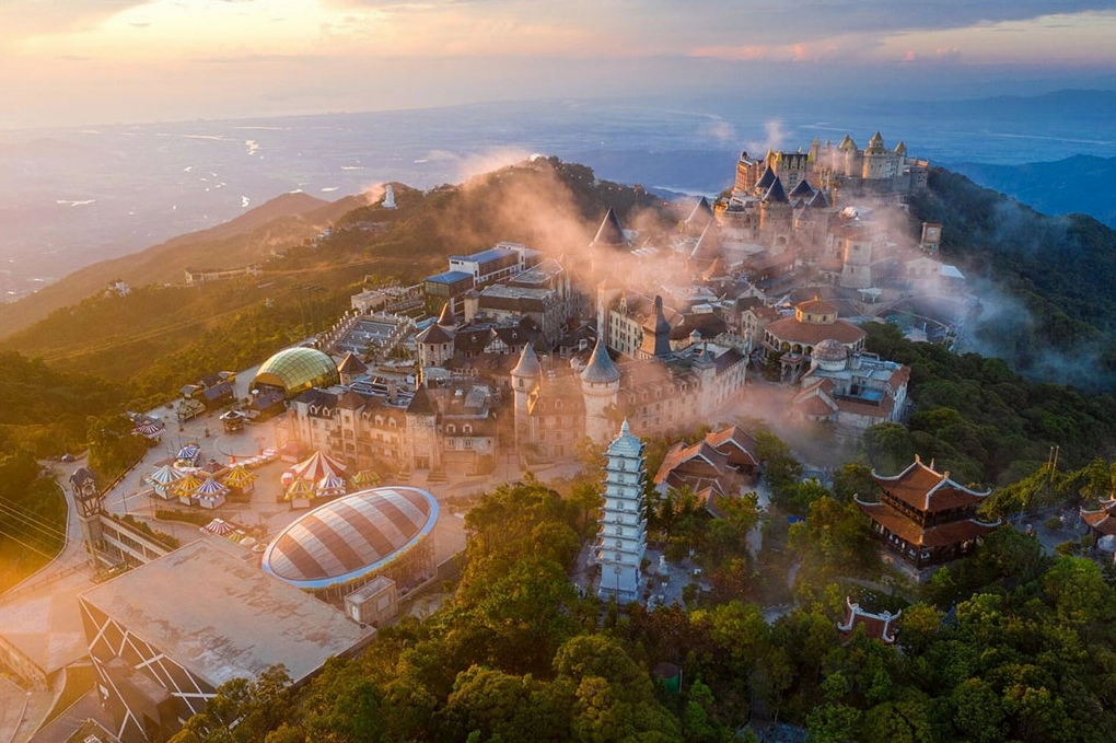 Sun World Ba Na Hills với Cầu Vàng hùng vĩ