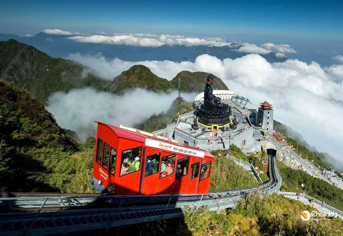 Tàu hỏa leo núi lên đỉnh Fansipan