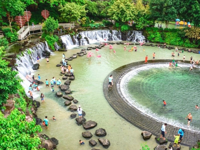 Thác nước nhân tạo tại Khu du lịch Thủy Châu