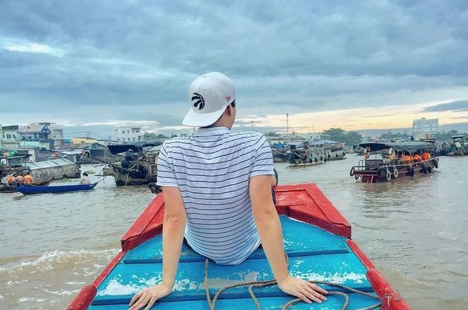 Thuyền bán trái cây tại Chợ nổi Cái Răng