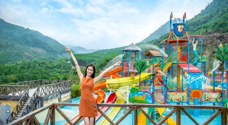 Trải nghiệm thư giãn tại suối khoáng nóng Núi Thần Tài