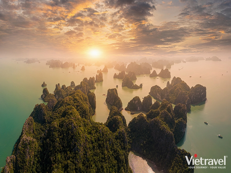 Vẻ đẹp hùng vĩ của Vịnh Hạ Long