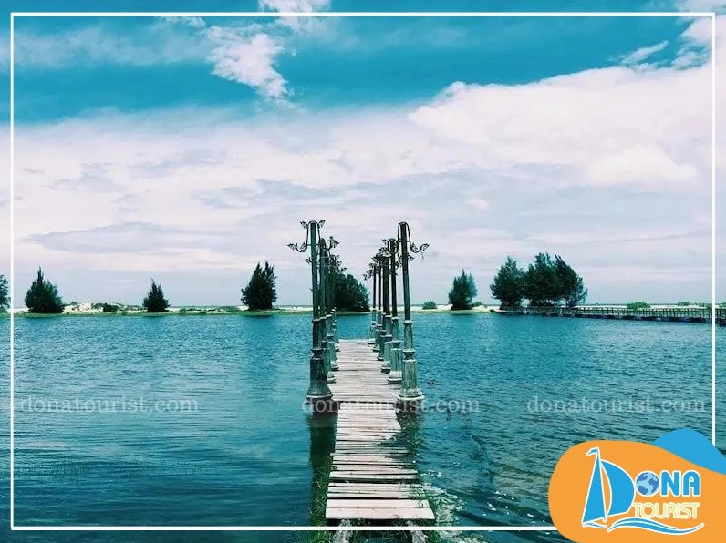 Bãi biển Hồ Tràm vắng vẻ và thơ mộng