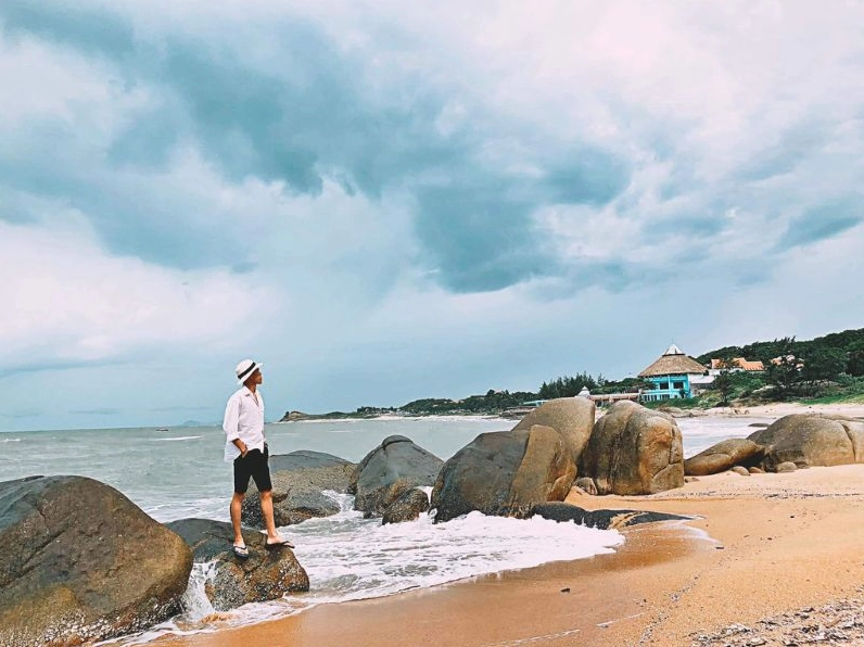 Bãi biển Long Hải hoang sơ và yên bình