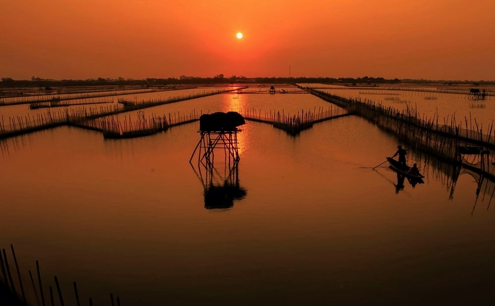 Bình minh trên Đầm Chuồn Huế