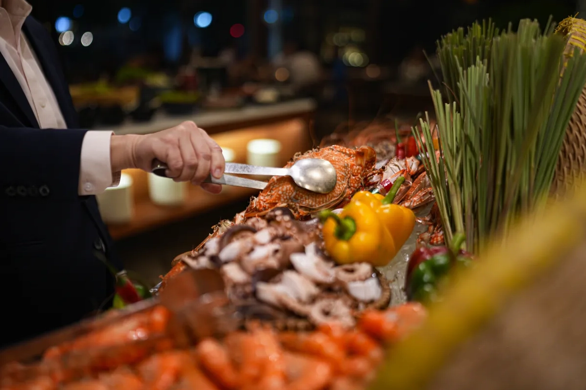 Buffet Surf & Turf tại khách sạn New World