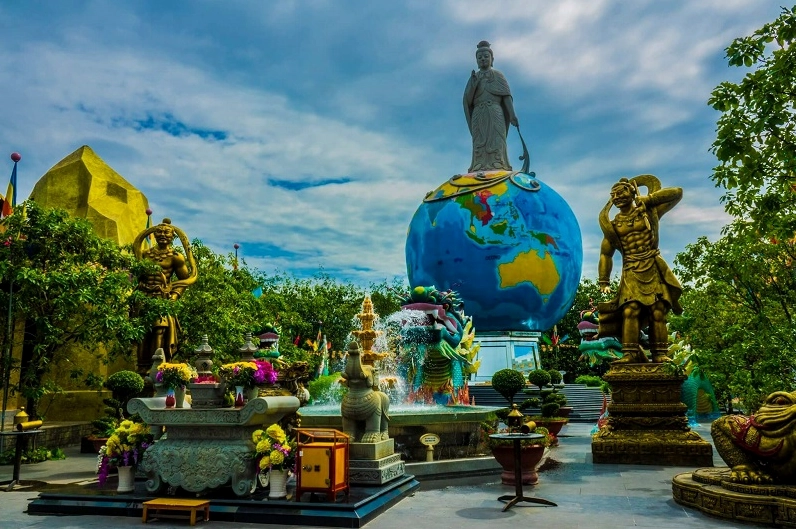 Cảnh quan văn hóa tại Suối Tiên