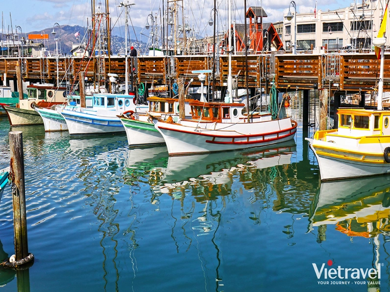 Cầu Cổng Vàng hùng vĩ nhìn từ Pier 39, San Francisco