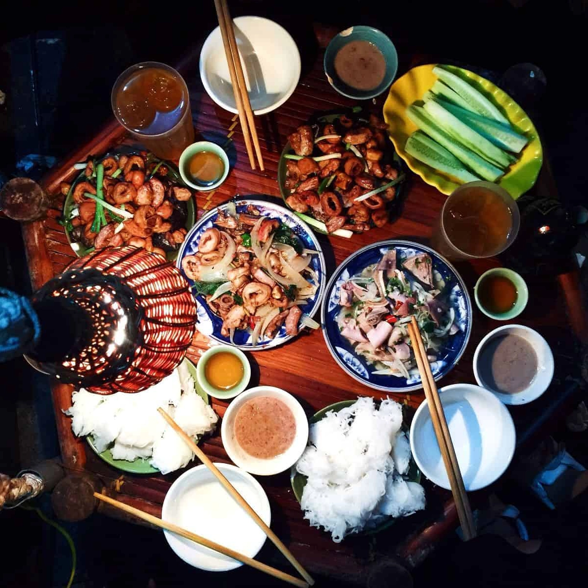 Cầu Long Biên nhìn từ xa