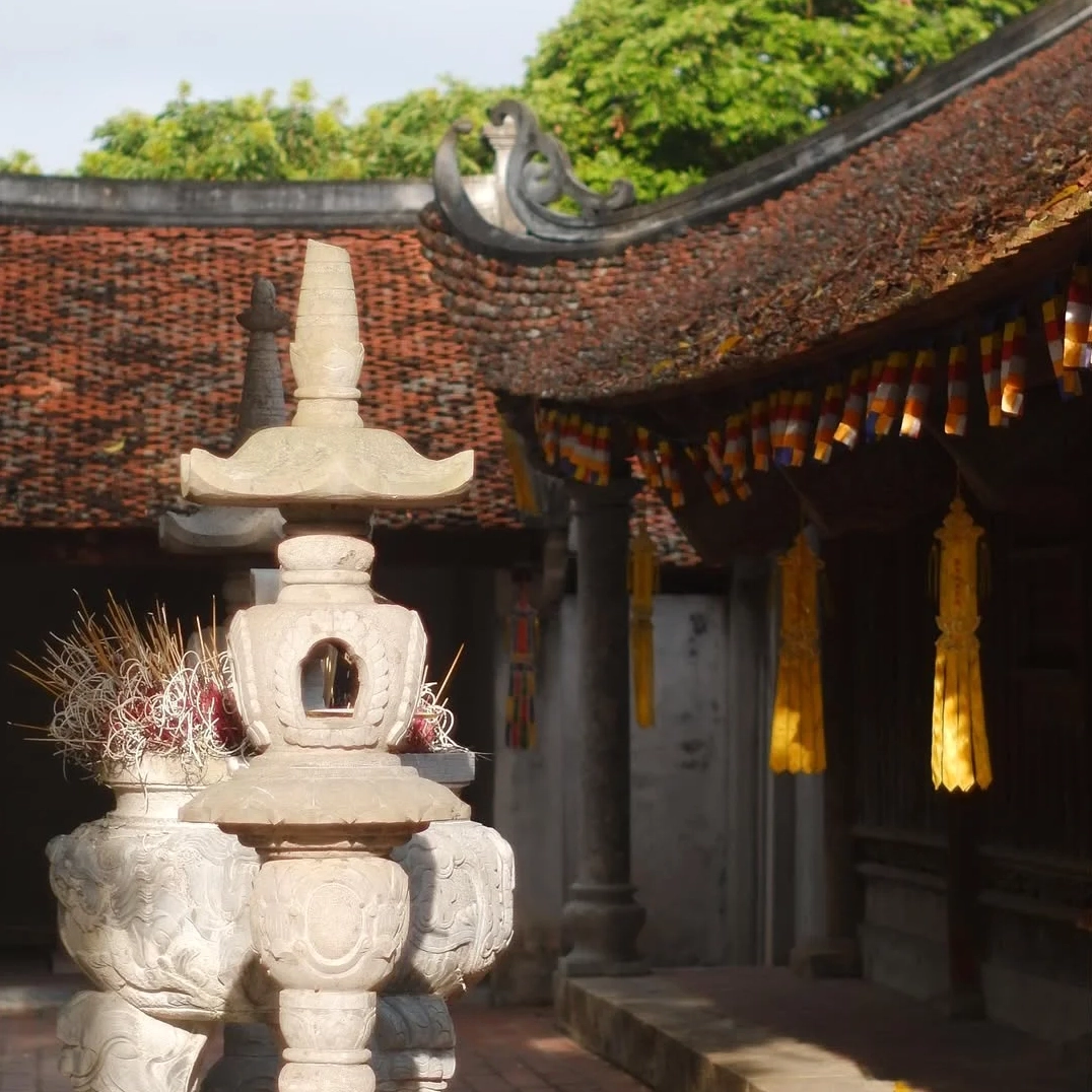 Check-in chùa Bút Tháp