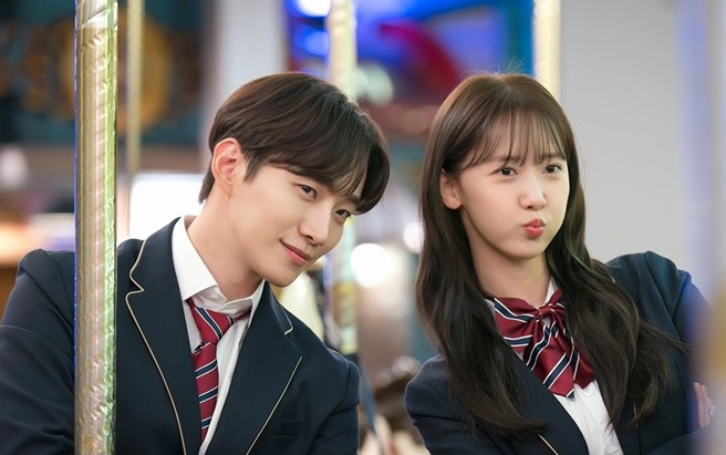 Chemistry bùng nổ giữa Lee Junho và Im Yoona trong Khách Sạn Vương Giả