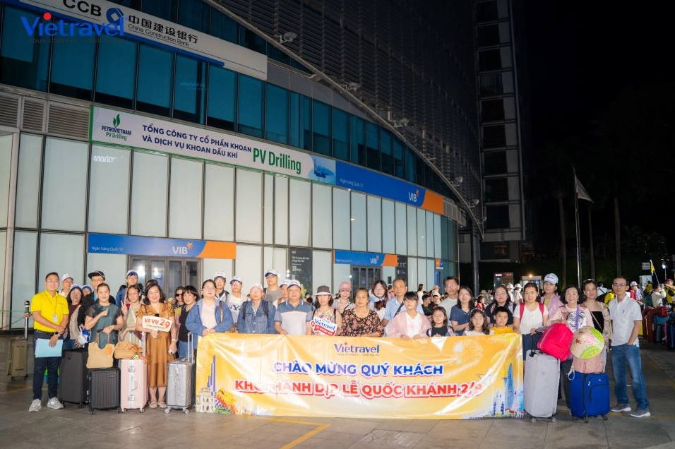 Chợ nổi miền tây tấp nập cảnh mua bán