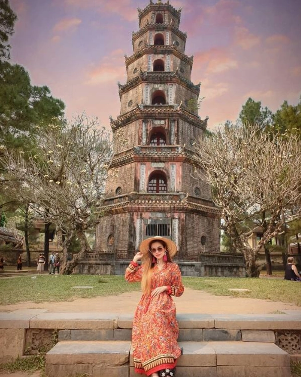 Chùa Thiên Mụ nhìn từ xa