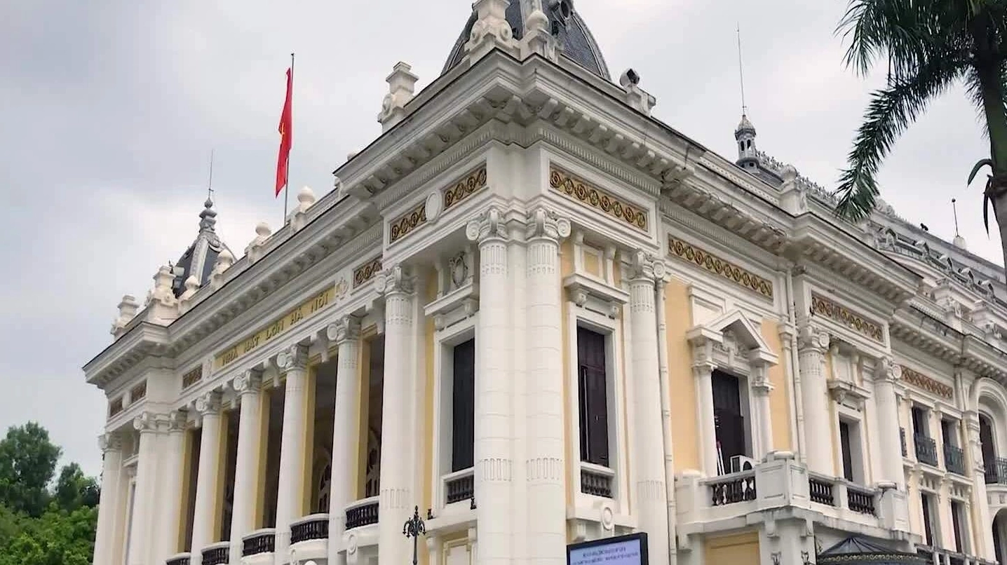 Dạo quanh Hà Nội trên xe buýt 2 tầng
