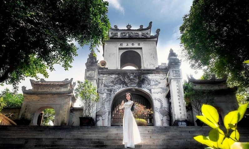 Đền Cờn - di tích lịch sử tâm linh.