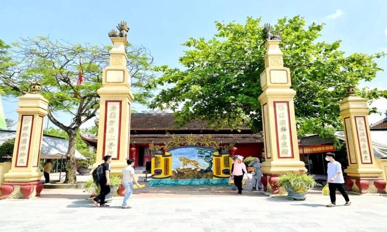 Đền Ông Hoàng Mười - địa điểm tâm linh.