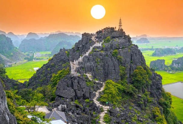 Điểm ngắm cảnh núi Mua, Tam Cốc