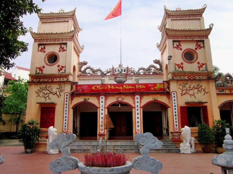 Dòng suối trong vắt tại Suối Cửa Tùng