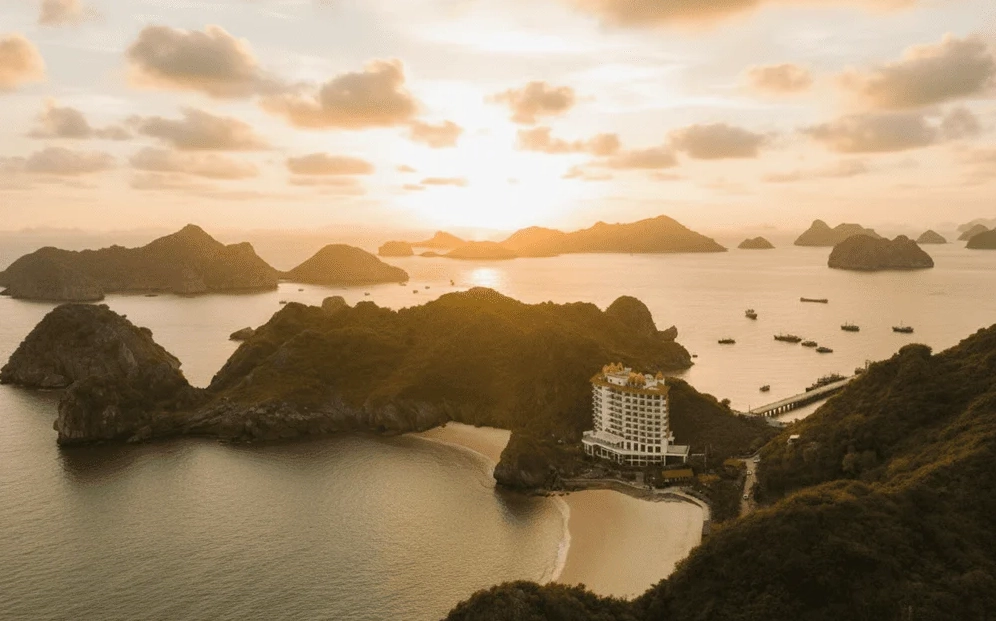 Du khách có thể đến tham quan, vui chơi tại đảo Cát Bà, vịnh Lan Hạ