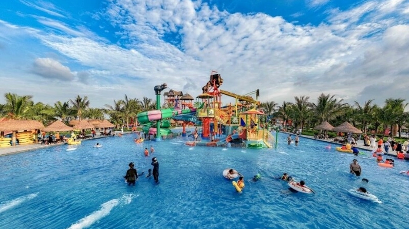 Grand Park luôn tấp nập khách du lịch