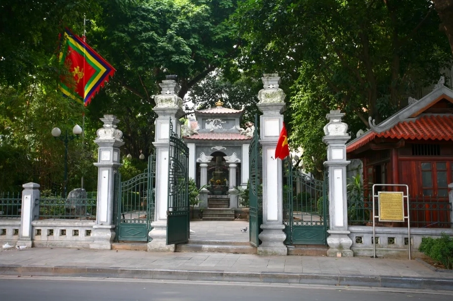 Hồ Gươm nhìn từ trên cao