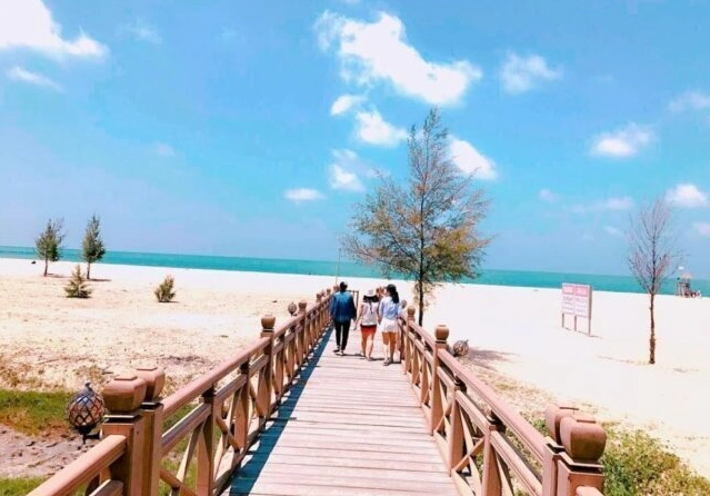 Hồ Tràm về đêm lung linh.