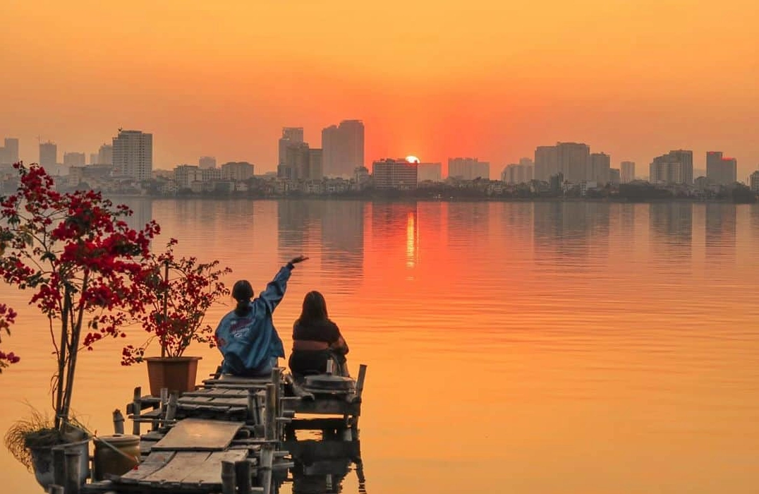 Hoàng hôn lãng mạn trên Hồ Tây Hà Nội