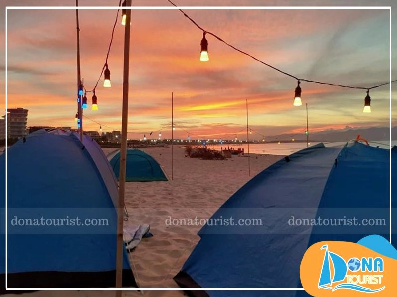 Hoạt động cắm trại và đốt lửa trại trên biển Long Hải