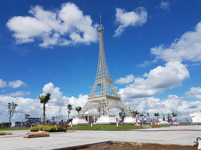 Hoạt động vui chơi tại Happy Land Bến Lức