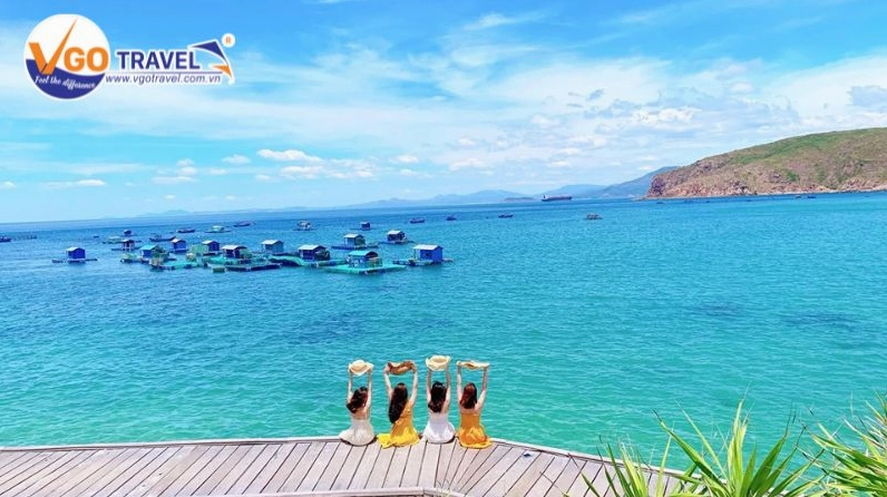 Hòn Khô với vẻ đẹp trong lành rất lý tưởng để du khách lặn ngắm san hô