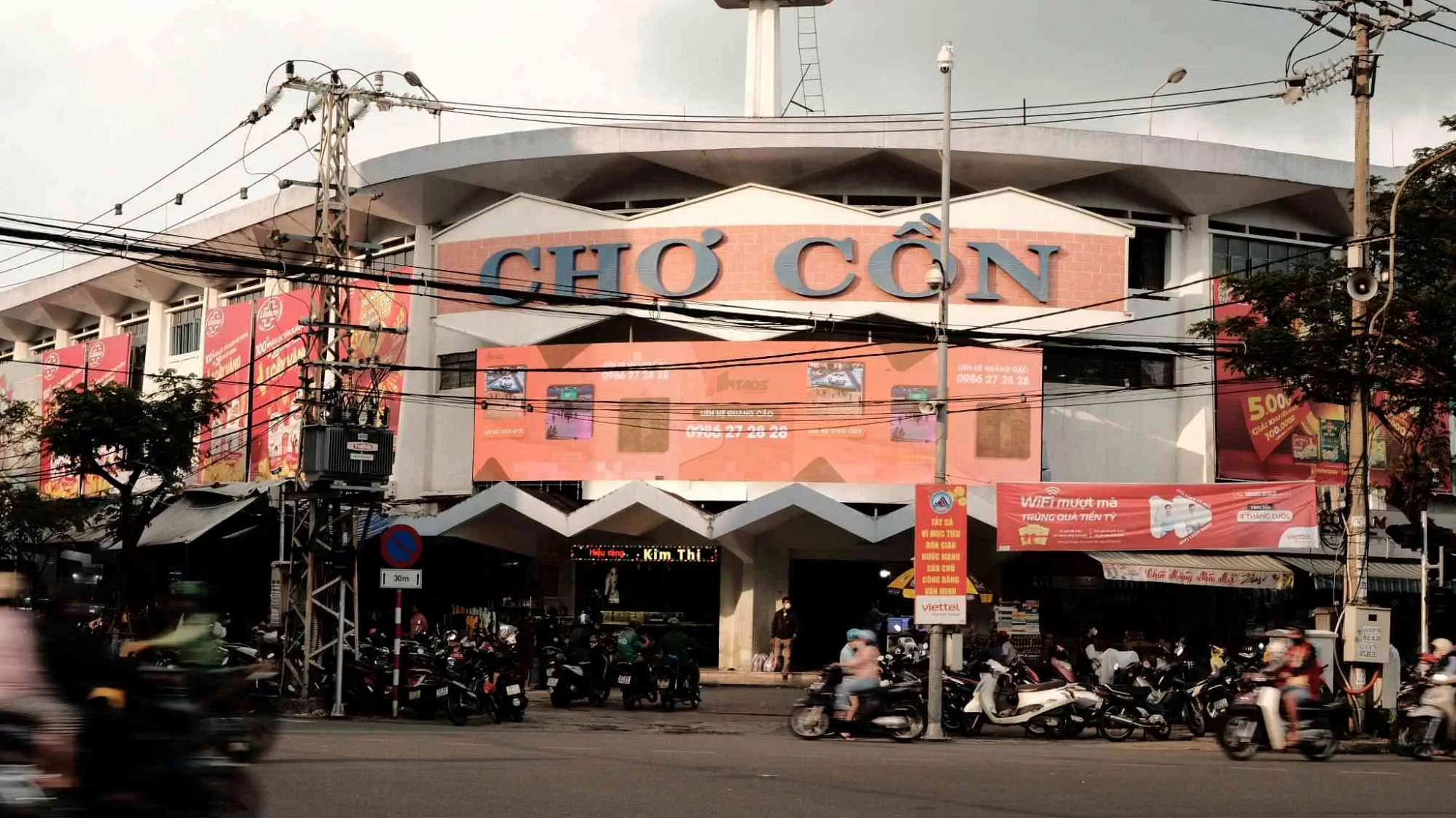Không khí nhộn nhịp tại Chợ Con, Đà Nẵng