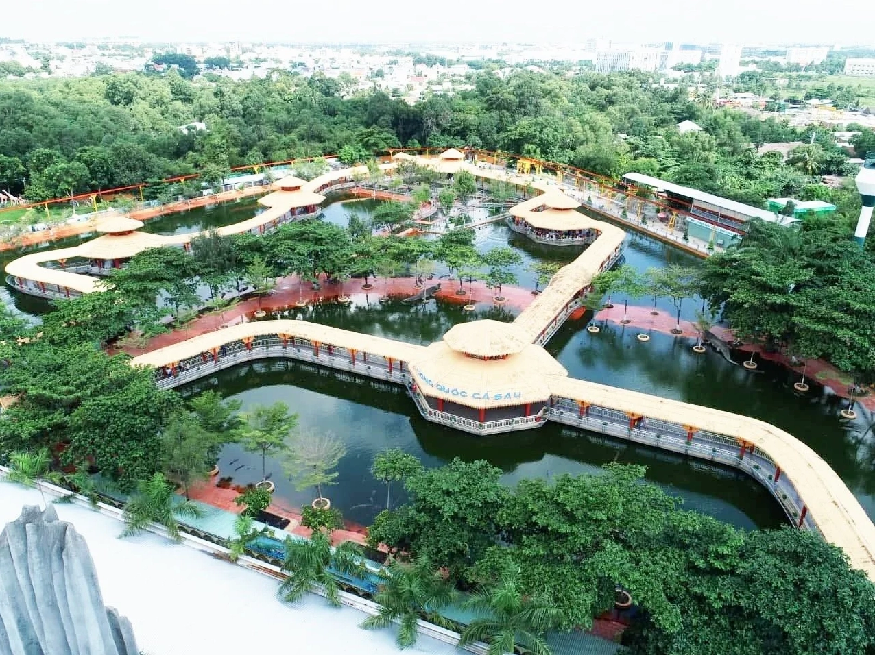 Khu du lịch văn hóa Suối Tiên với nhiều trò chơi hấp dẫn