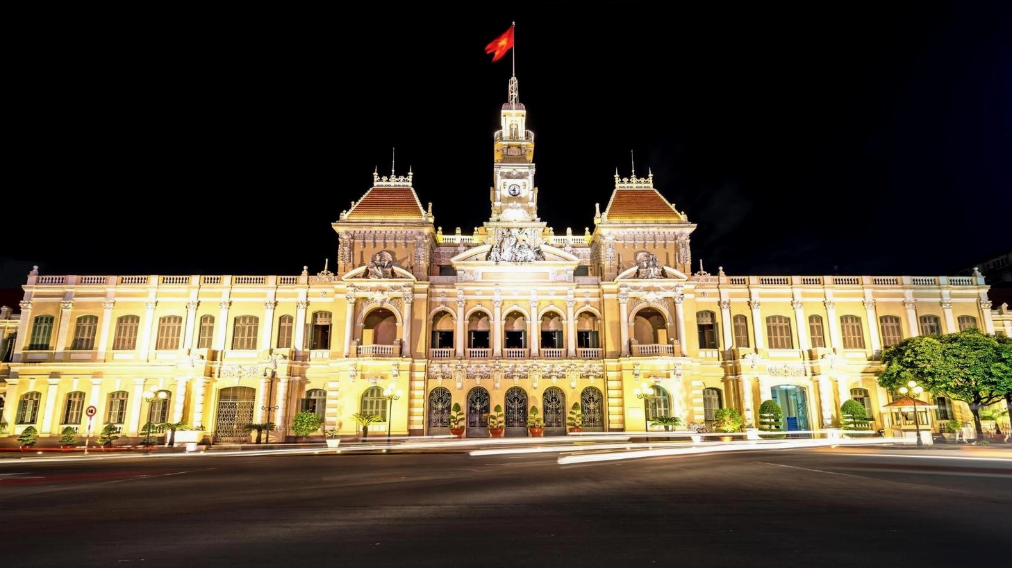Khung cảnh nhộn nhịp của thành phố Hồ Chí Minh nhìn từ khách sạn