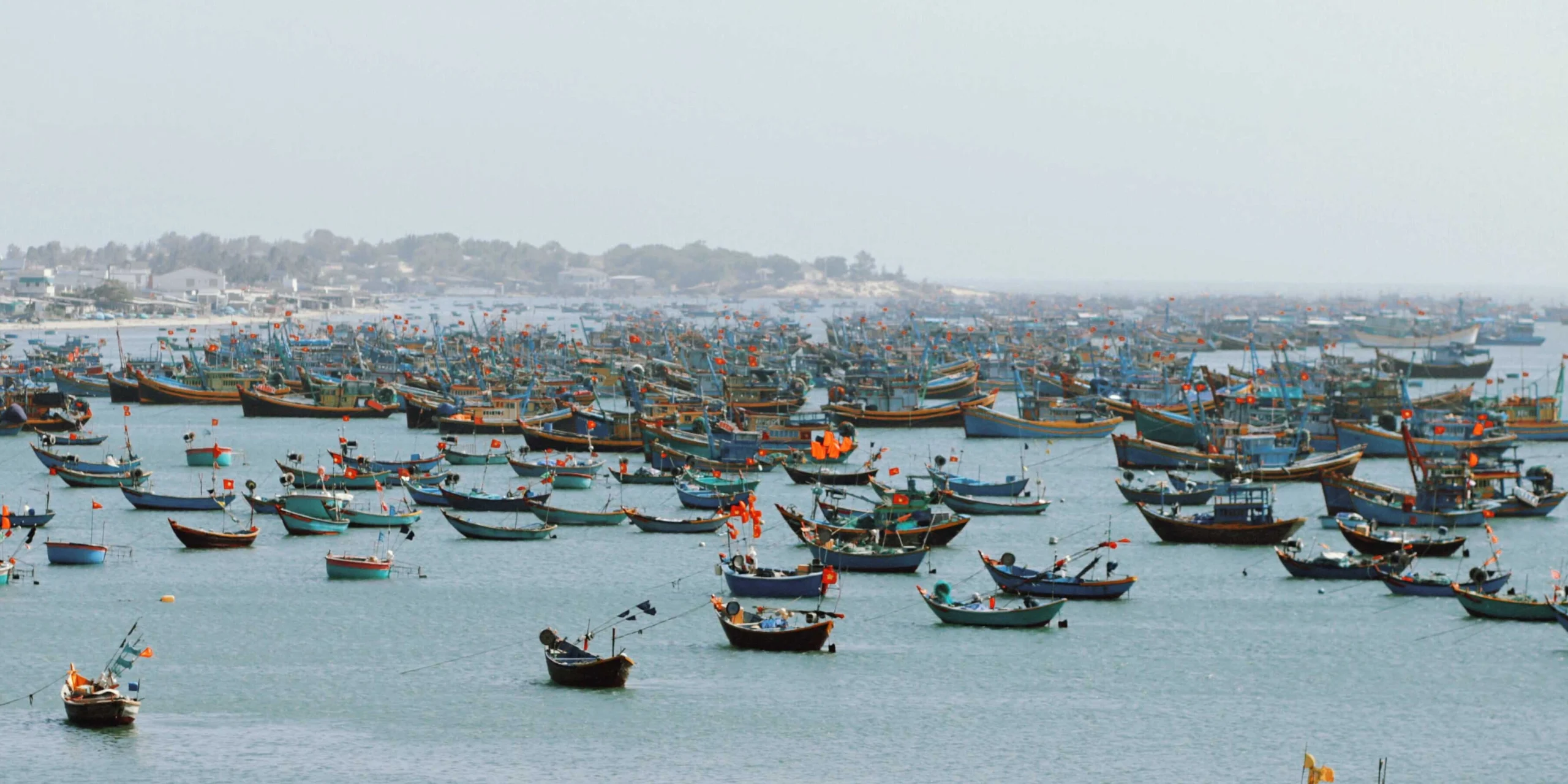 Khung cảnh nhộn nhịp tại Làng chài Mũi Né